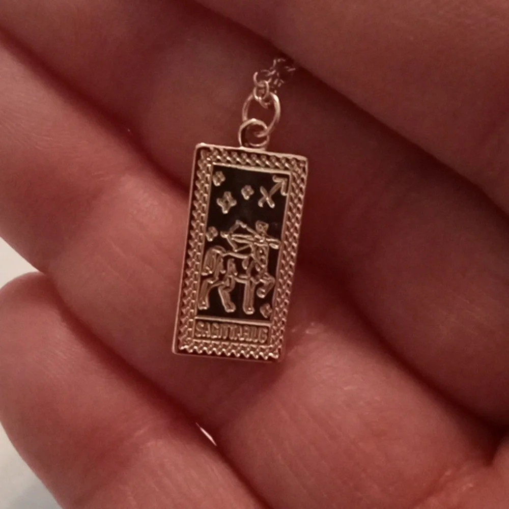 #1056.  5 Piece Assorted Gold Toned Pendant Necklace Bundle - Picture 9 of 11